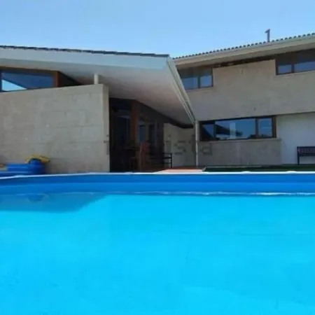 Chalet Con Piscina Cerca De Playas De بيت للعطل