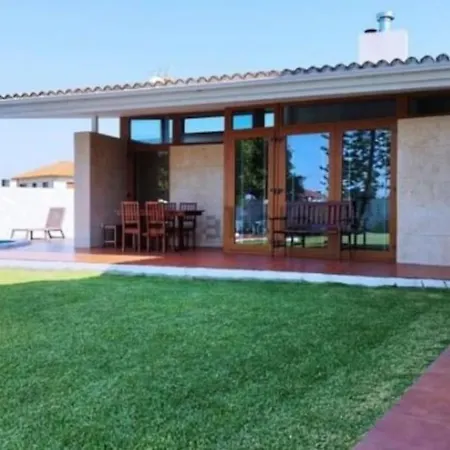 Chalet Con Piscina Cerca De Playas De بيت للعطل