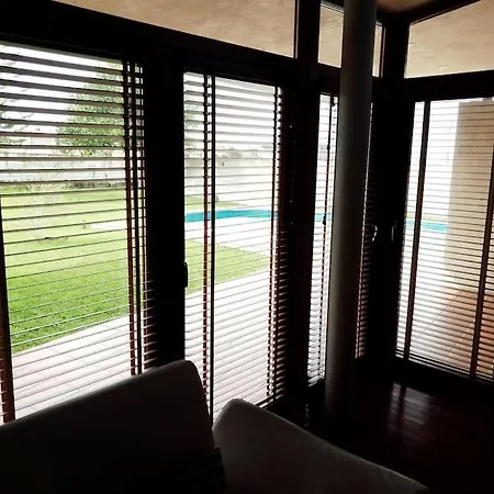 Chalet Con Piscina Cerca De Playas De بيت للعطل *